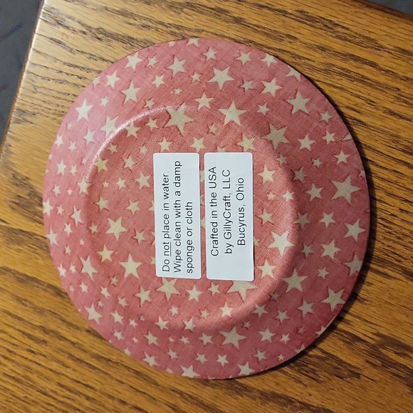 Americana candle shade, fingertip towel and small stars, and red star plate - Picture 7 of 7